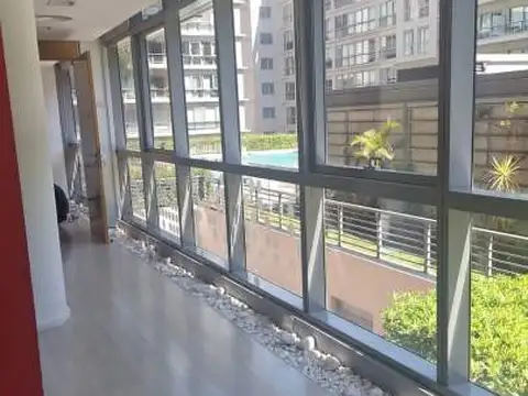 Oficina en Alquiler con 2 cocheras