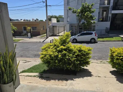 Las Calandrias 300, Piso 0