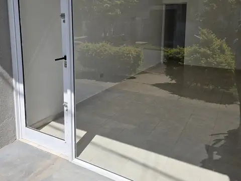 Local en alquiler en Oro Verde en calle Las Calandrias