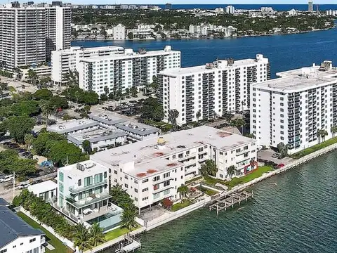 Departamento en venta - 2 Dormitorios 2 Baños - Cochera - 96Mts2 - North Bay Village, Miami, Florida