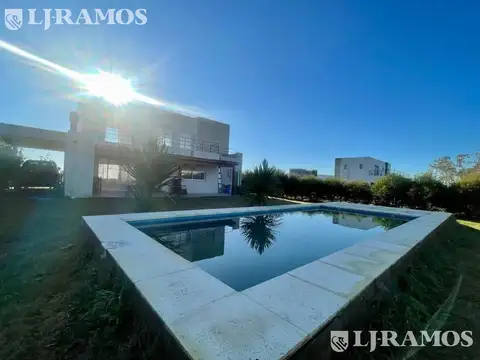 Casa 4 ambientes a la  Venta Barrio Santa Isabel II lote interno MB