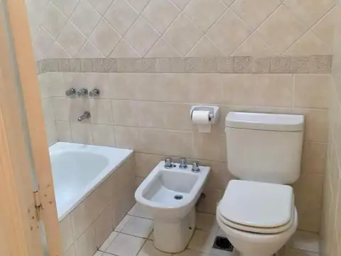 Muy linda casa 2 dor Alq gal/gge/jard cerca Tigres S.Lorenzo