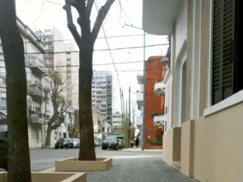 Casa en venta - 5 Dormitorios 2 Baños - Avellaneda