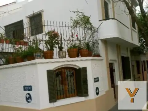 Casa 7 ambientes con 2 baños