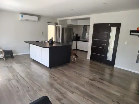 Casa en venta en Coronel Brandsen sobre Aristóbulo del Vallle [Cod: 2906-2]