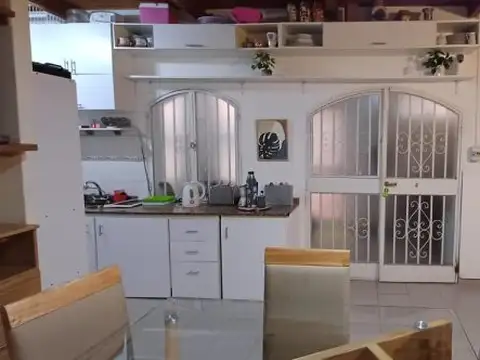 Casa de pasillo en alquiler. Rosario centro