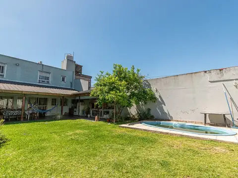 Casa 4 ambientes con 2 baños