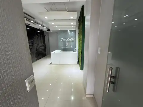 Oficina equipada de categoría, con cochera, en alquiler en Moreno centro