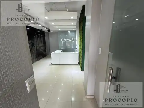 Oficina equipada de categoría, con cochera, en alquiler en Moreno centro