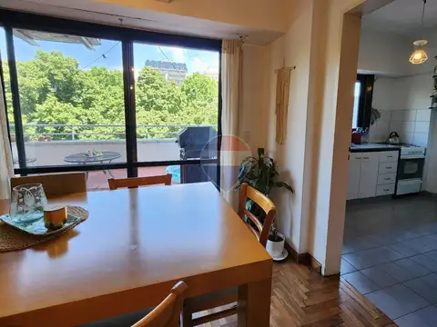 Depto 2amb + balcón terraza y vista a Plaza Conesa