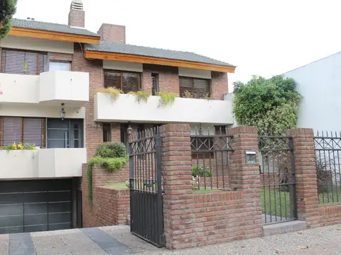 Casa Chalet 5 Ambientes con Cochera y Pileta - Castelar Sur