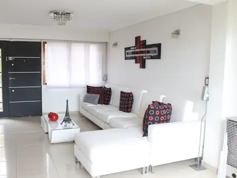 Casa en Venta en Castelar Sur, USD 290.000
