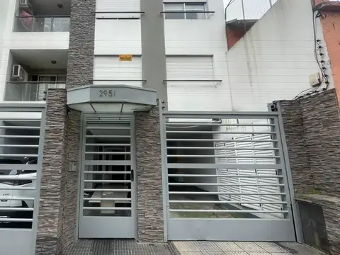 2 ANBIENTES CON PATIO Y COCHERA