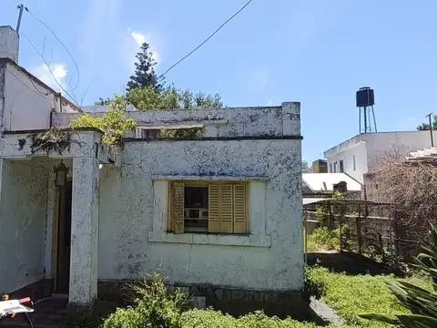 VENTA CASA 3 DORMITORIOS A RECICLAR EN LA FLORIDA