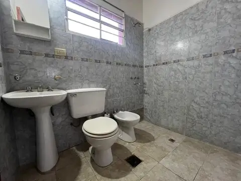 Depto Tipo Casa en Alquiler en Alto Alberdi, $ 600.000