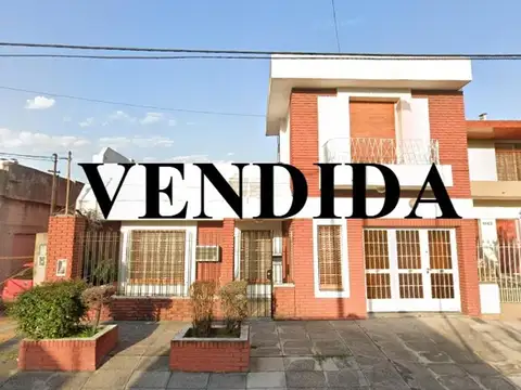 CASA CON JARDIN Y COCHERA EN VENTA APTO CREDITO