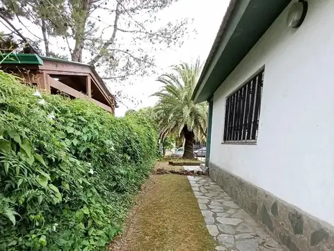 VENTA CASA VILLA GESELL, 3 AMBIENTES,PARQUE,COCHERA.