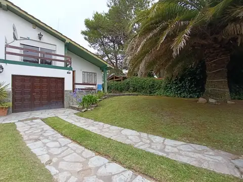 VENTA CASA VILLA GESELL, 3 AMBIENTES,PARQUE,COCHERA.