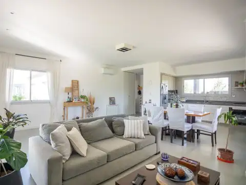 VENTA CASA EL NAUDIR  ESCOBAR, 4 AMB CON PILETA