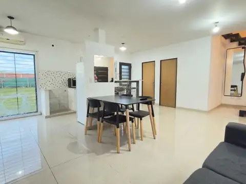 Casa 4 ambientes con 2 baños