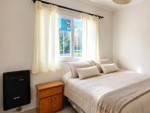 Casa en Alquiler con 4 cocheras