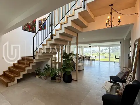 Casa 5 ambientes con 3 baños