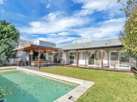 Casa en  venta en La Montura 3 dormitorios, lote interno