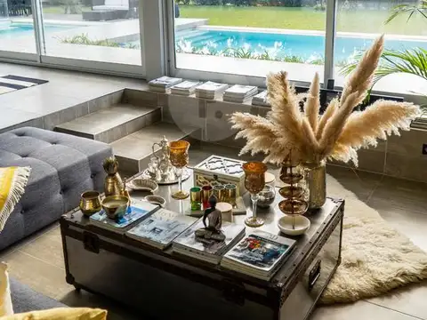 Casa en VENTA. 6 ambientes, 4 dormitorios en suite en La Lomada de Pilar,