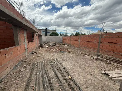 Casa 4 ambientes con 2 baños