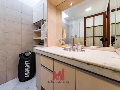 Casa 4 ambientes con 2 baños