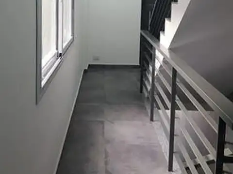 DEPARTAMENTO 3 AMBIENTES CON PATIO PRIVADO Y BALCON