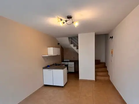 Depto Tipo Casa 2 ambientes con 1 baño