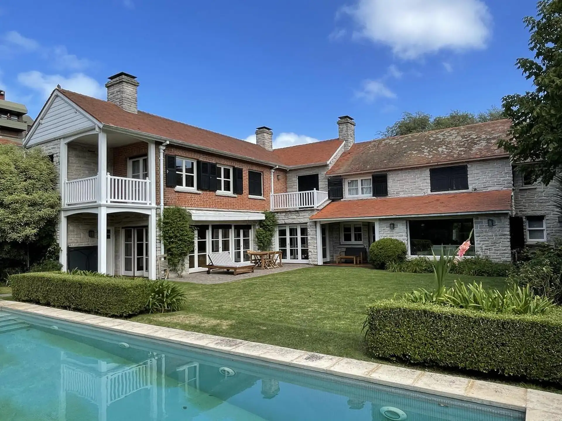 Residencia en excelente ubicación de Los Troncos