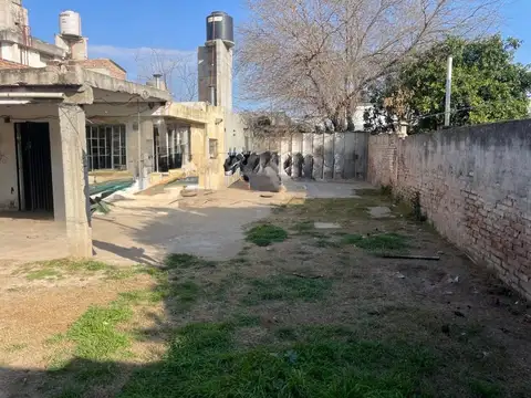 VENTA CASA 2 DORM 1 DE MAYO A RECICLAR