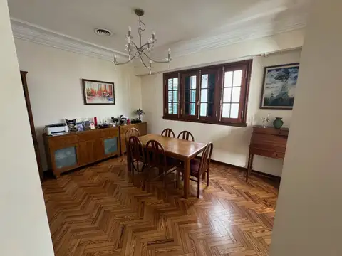 Casa en Venta con 3 cocheras