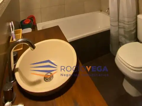 Casa en Alquiler con 4 cocheras