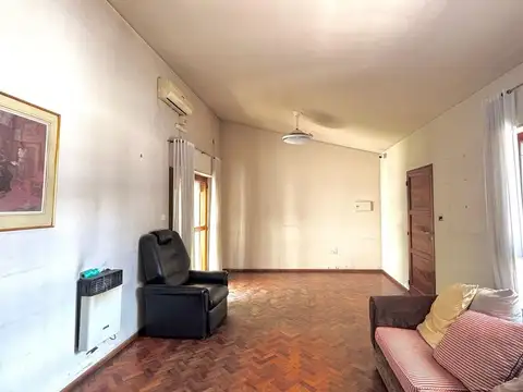 Casa 7 ambientes con 2 baños