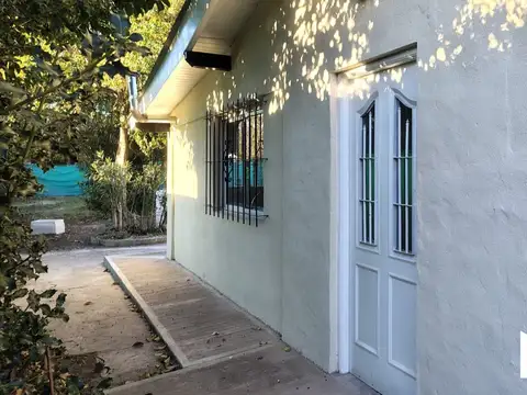 Casa 4 ambientes con 2 baños