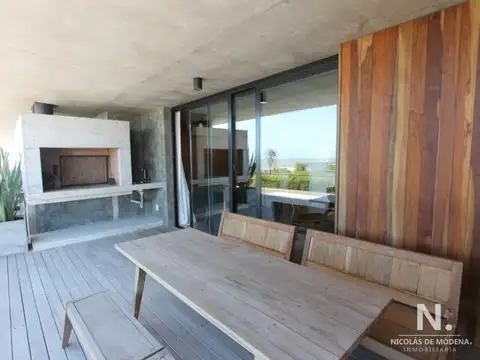 Apartamento de 2 dormitorios en Manantiales con vista al mar.