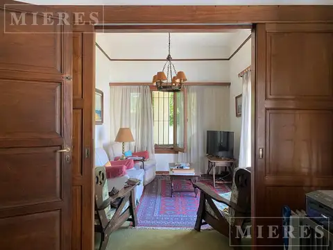 Casa 7 ambientes con 2 baños