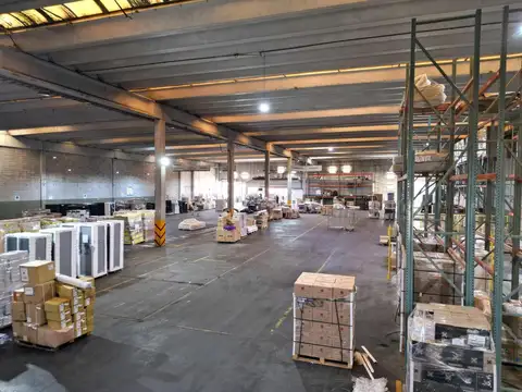 Gran Galpon en venta en la calle Pienovi Avellaneda