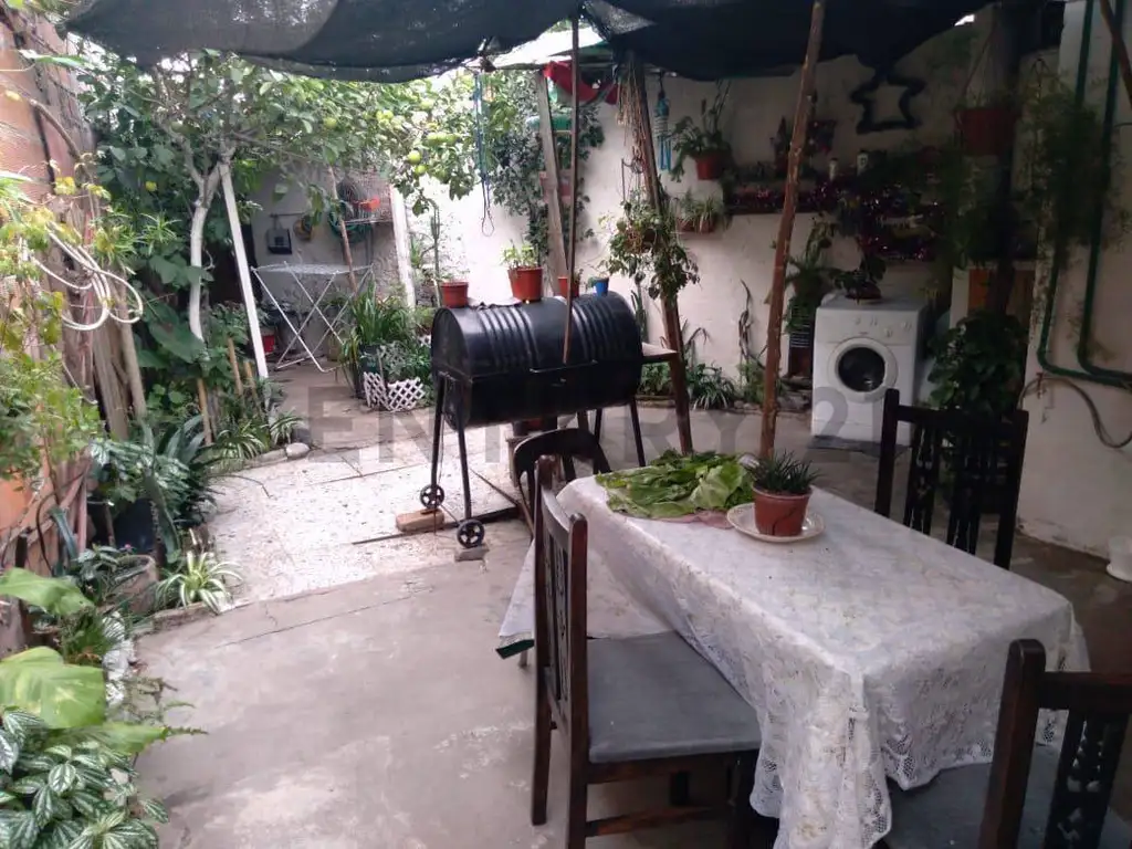 25 DE MAYO 1100, Piso 0