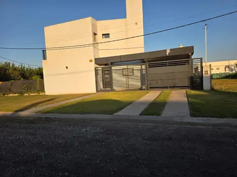 Casa 3 ambientes con 2 baños
