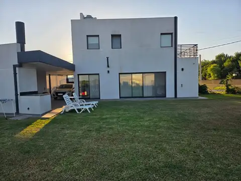 Casa en Venta en Fincas Del Rosedal, USD 140.000