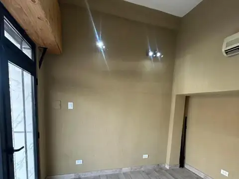 Local en Alquiler en Remedios de Escalada, $ 550.000