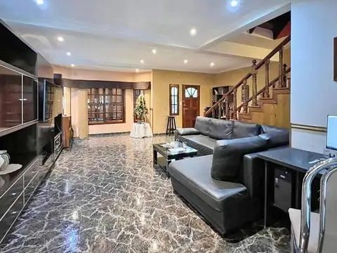 Casa 4 ambientes con 4 baños