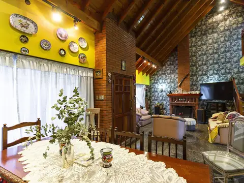 Casa 6 ambientes con 3 baños