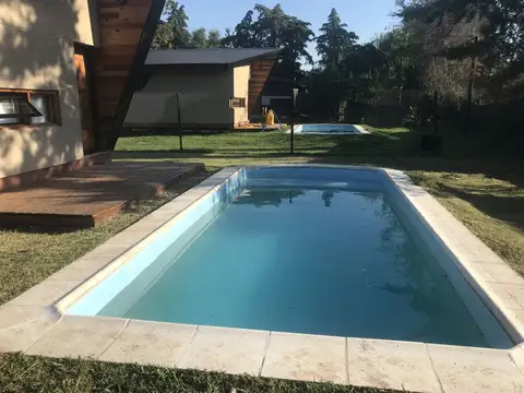 Casa 4 ambientes con 2 baños