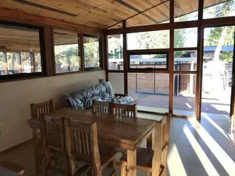 Casa en Venta de 3 Dormitorios con Amplio Terreno y Piscina