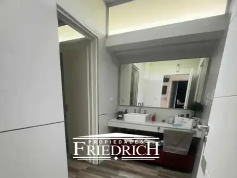 Casa 4 ambientes con 5 baños